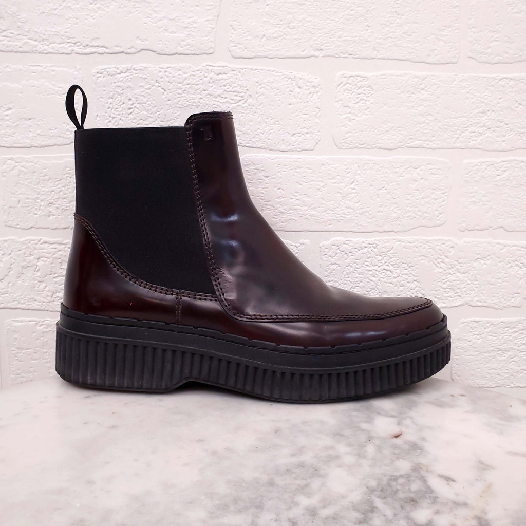 TOD'S BURGUNDY PATENT CHELSEA BOOTS - SIZE 38