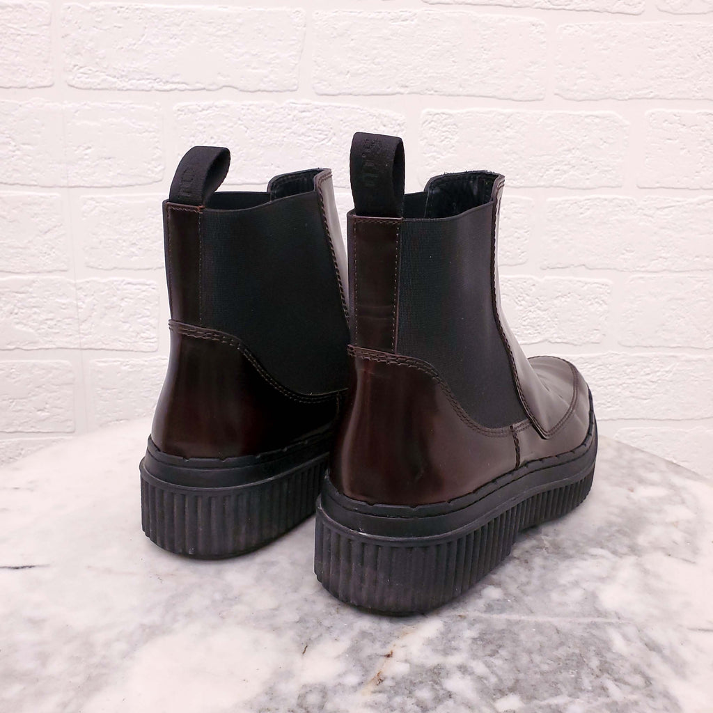 TOD'S BURGUNDY PATENT CHELSEA BOOTS - SIZE 38