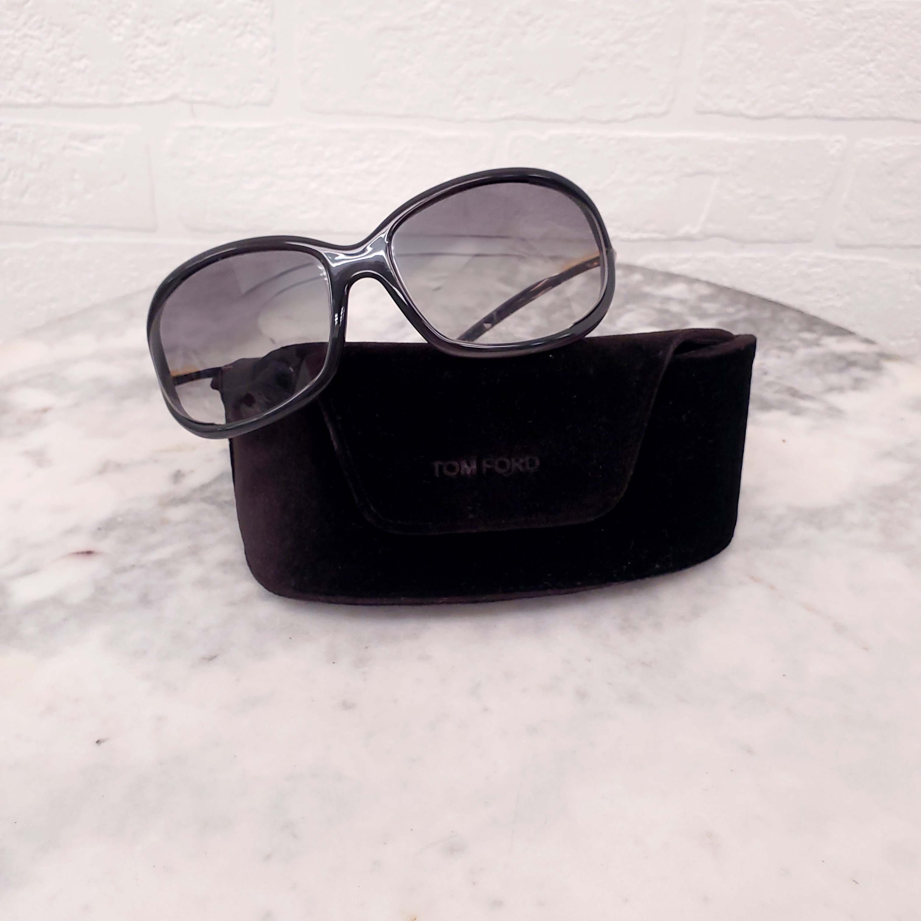 TOM FORD BLACK AND GOLD SUNGLASSES