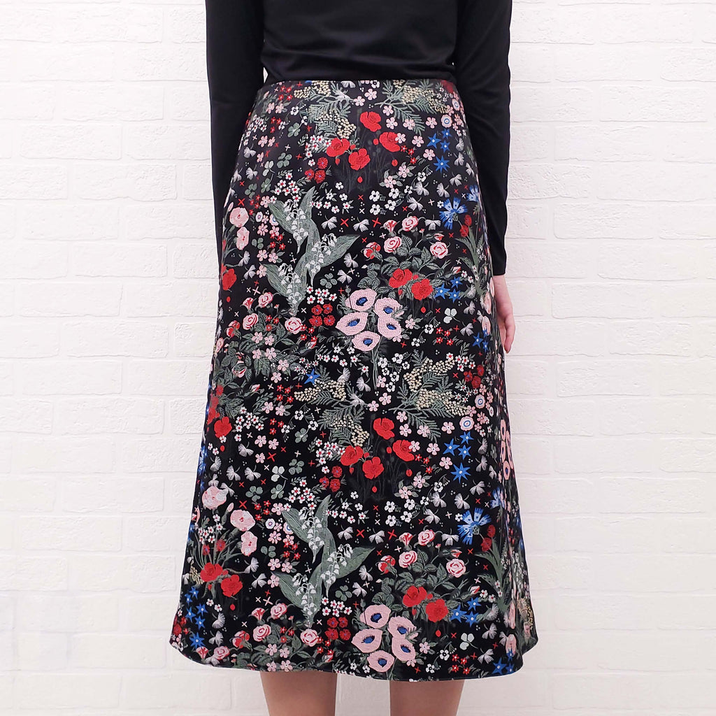 VALENTINO BLACK SILK FLORAL SKIRT - SIZE 6