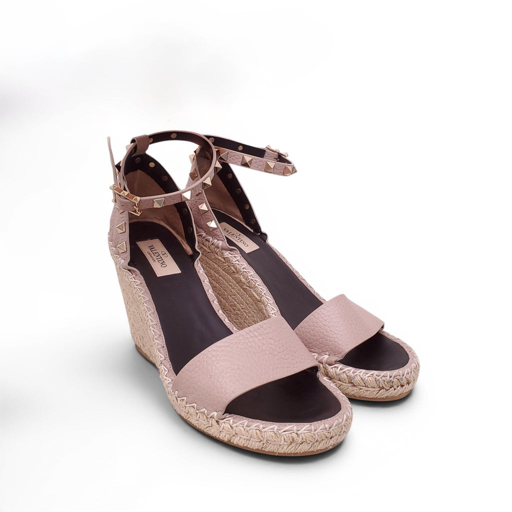 VALENTINO BLUSH PINK RAFFIA ROCKSTUD WEDGES - SIZE 39