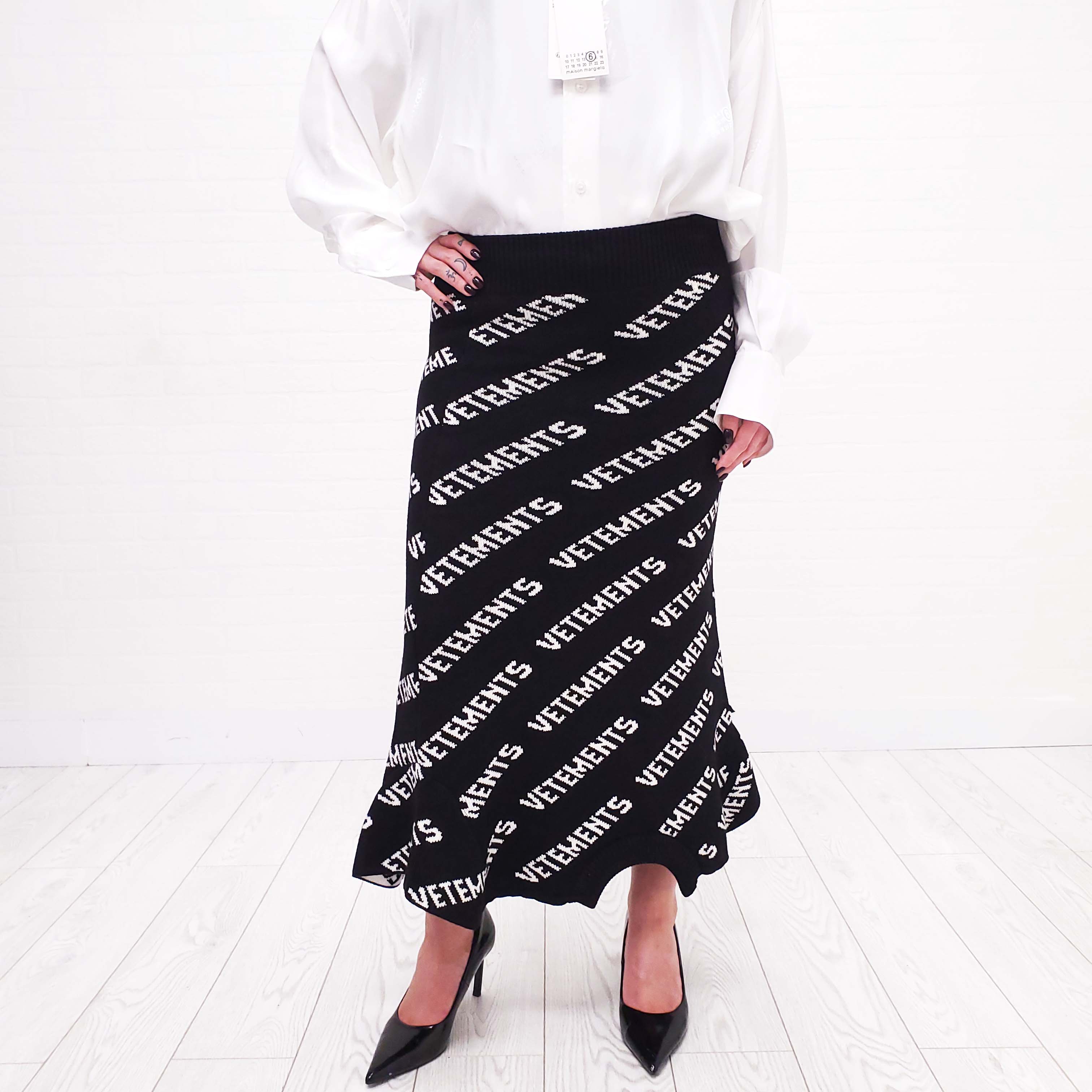 VETEMENTS BLACK KNIT LOGO SKIRT - SIZE L