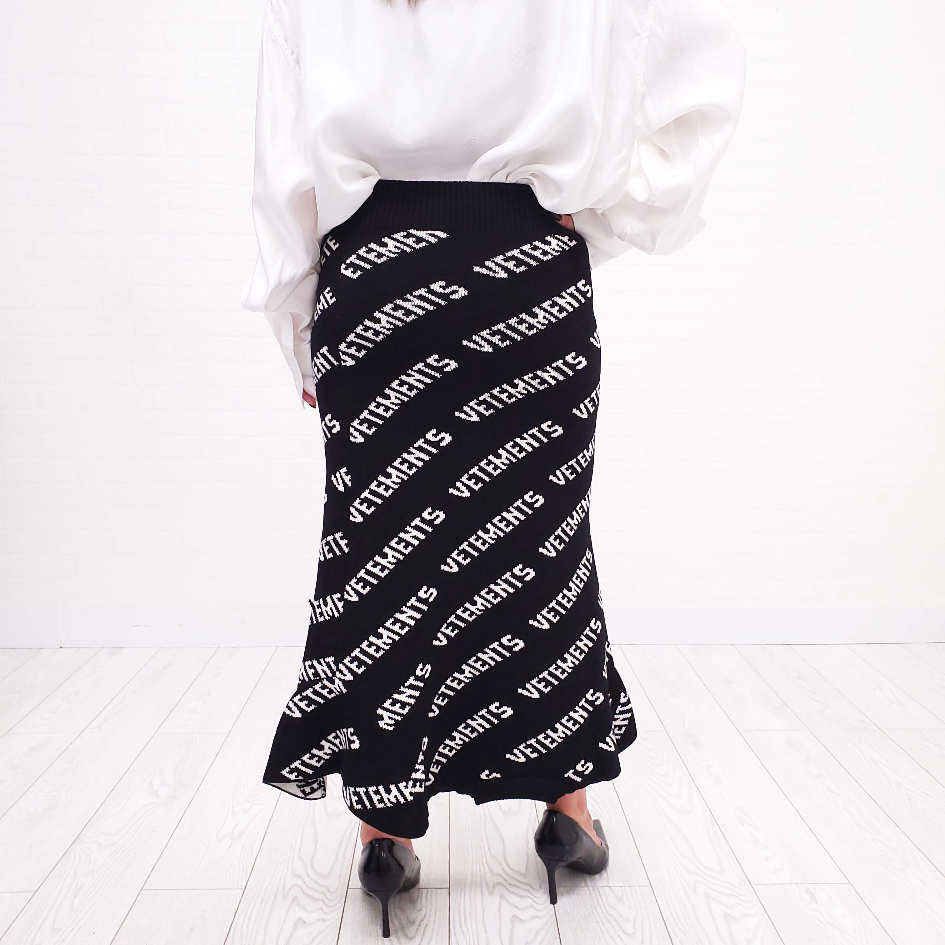 VETEMENTS BLACK KNIT LOGO SKIRT - SIZE L
