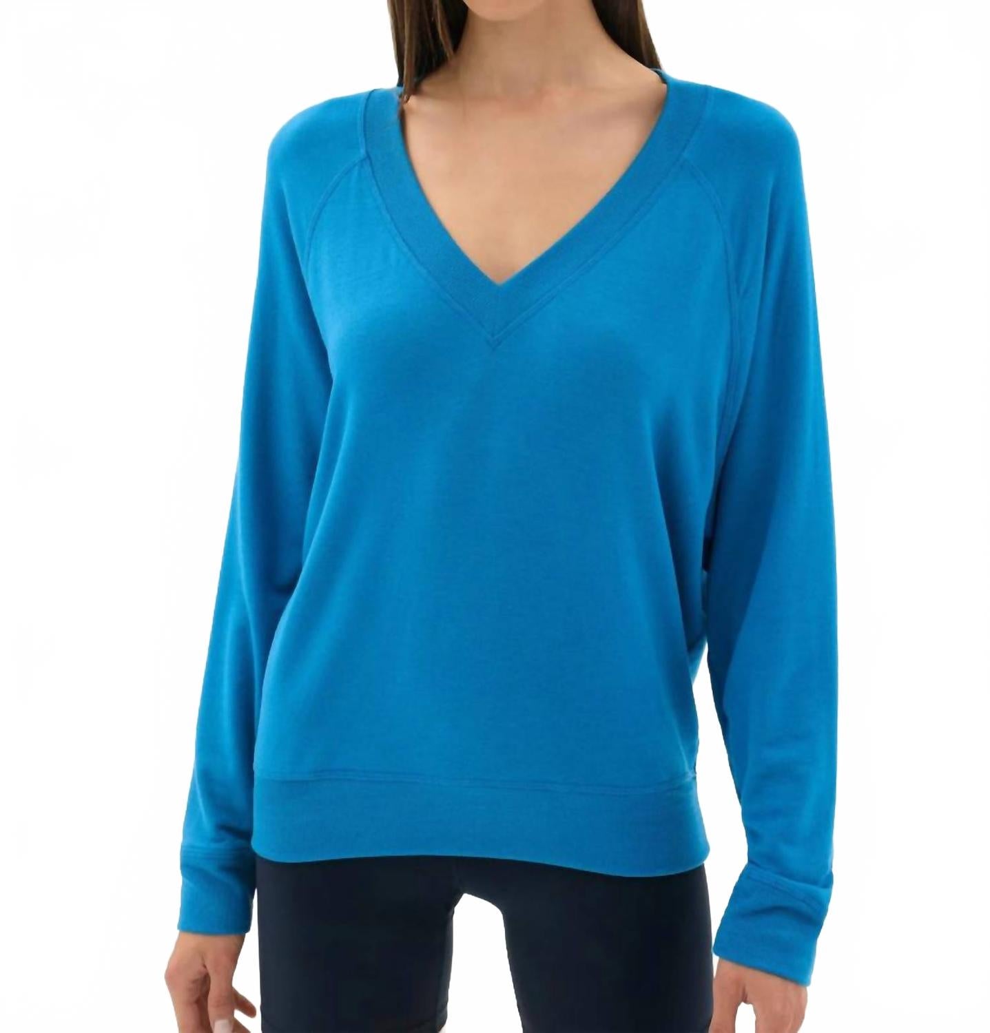 Bennie V-Neck Sweatshirt In Stone Blue