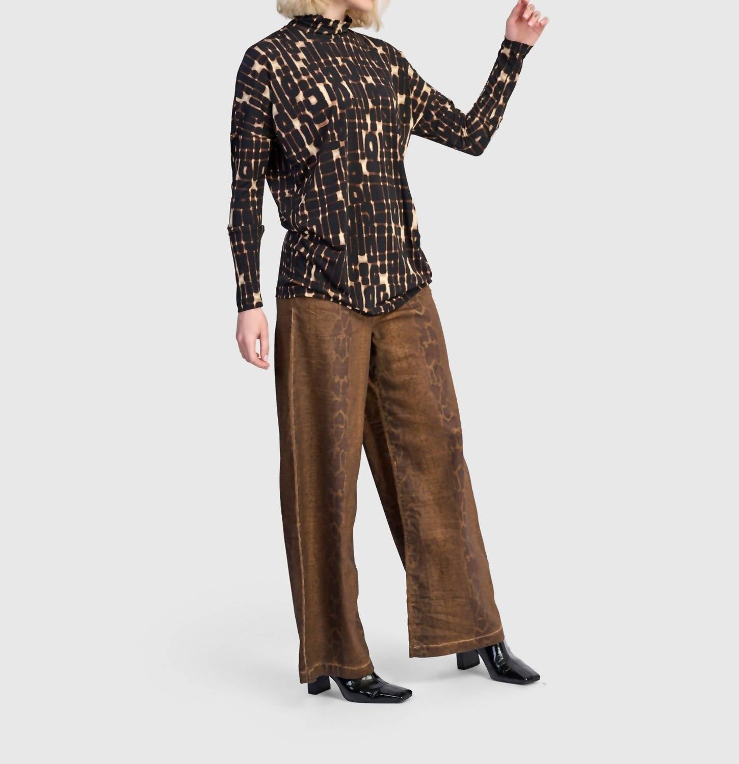 Neula Mockneck Top In Matrix