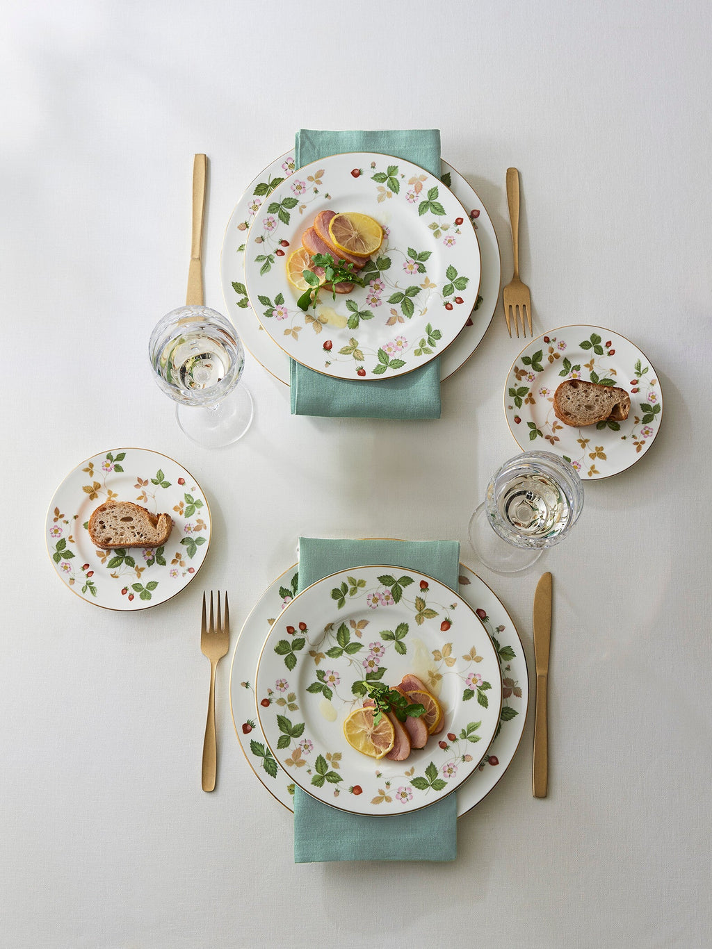 Wild Strawberry Plate 15.4cm 6in