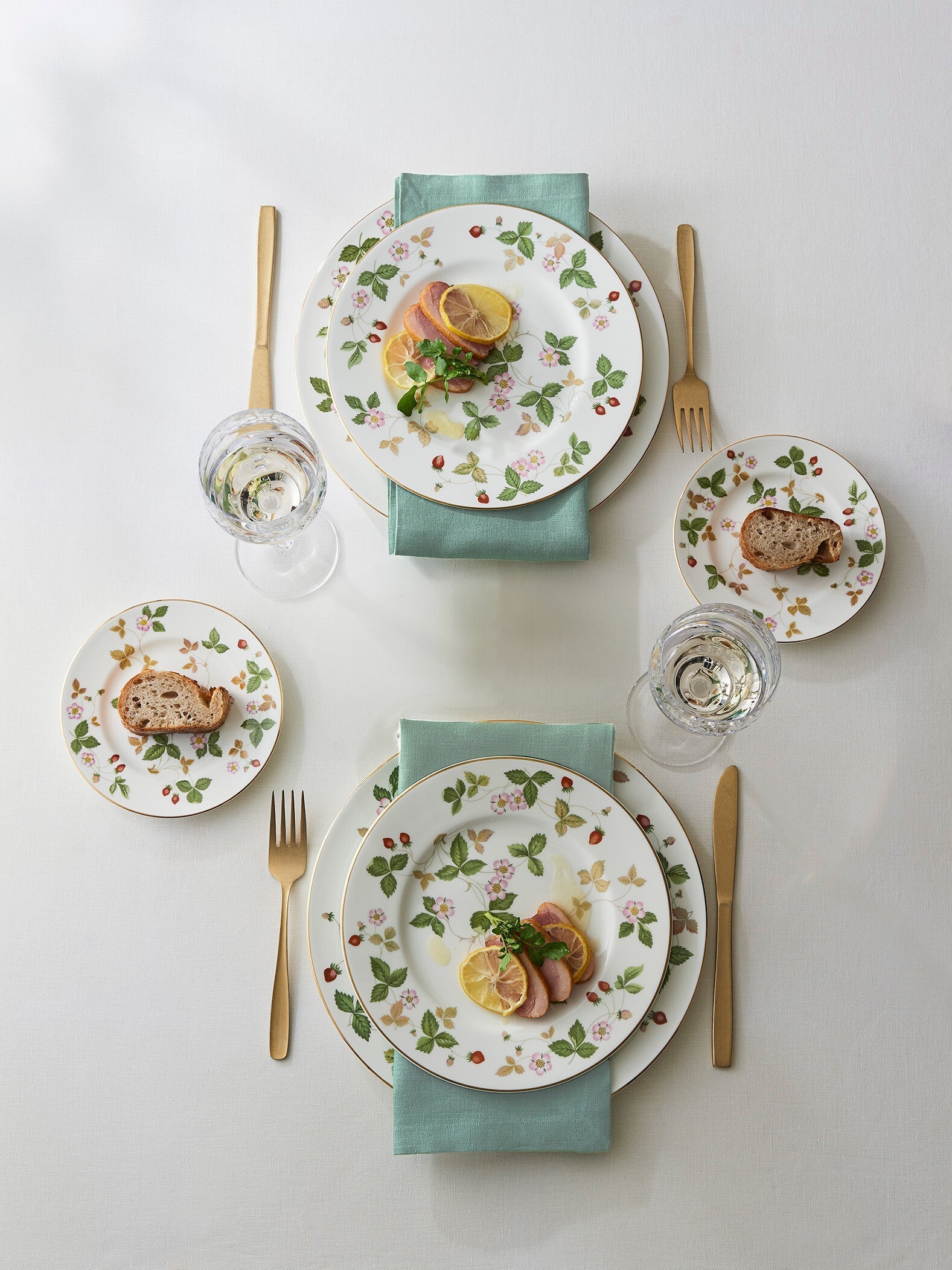Wild Strawberry Plate 15.4cm 6in
