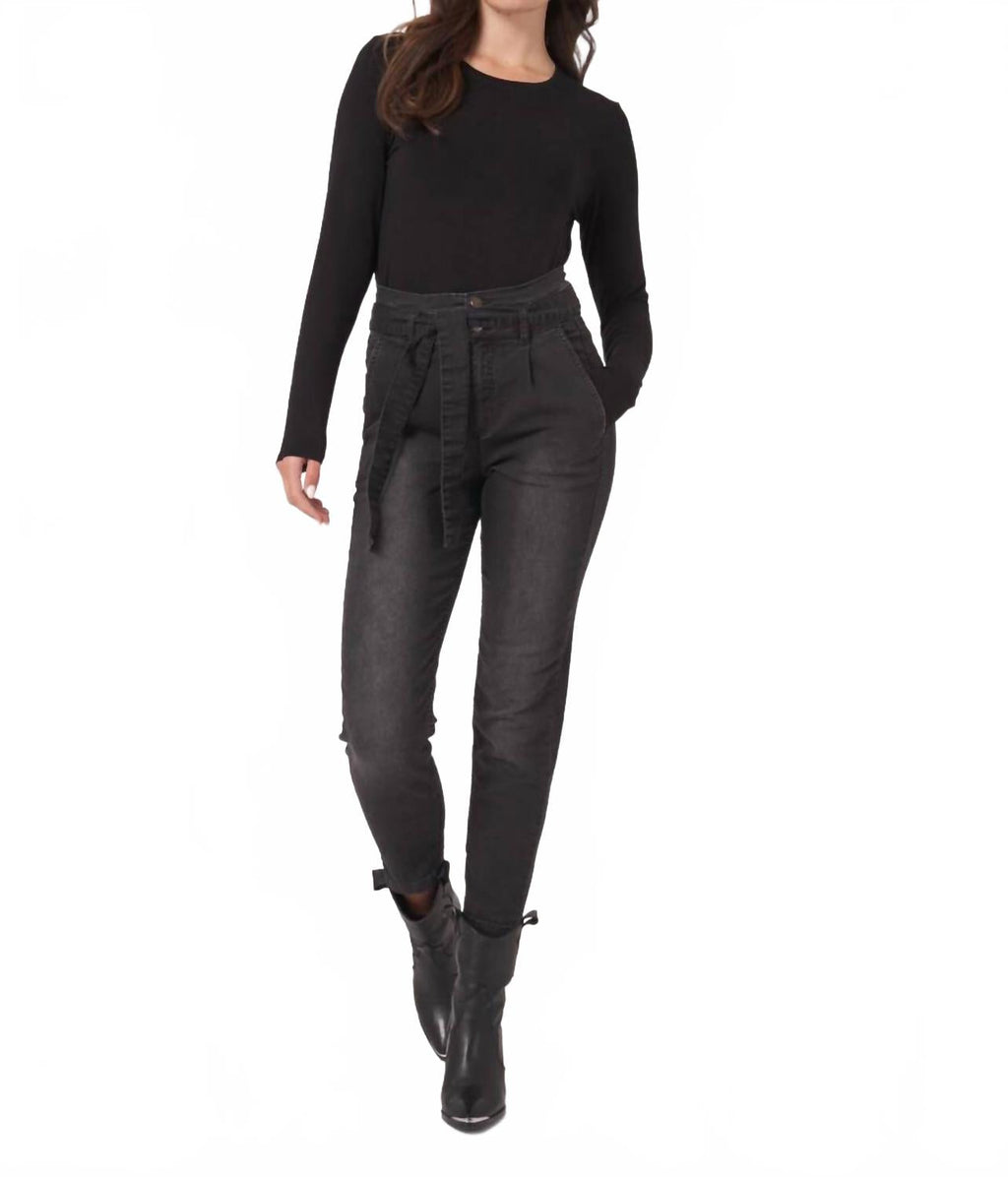 Basic Jewel Neck Long Sleeve Top In Black