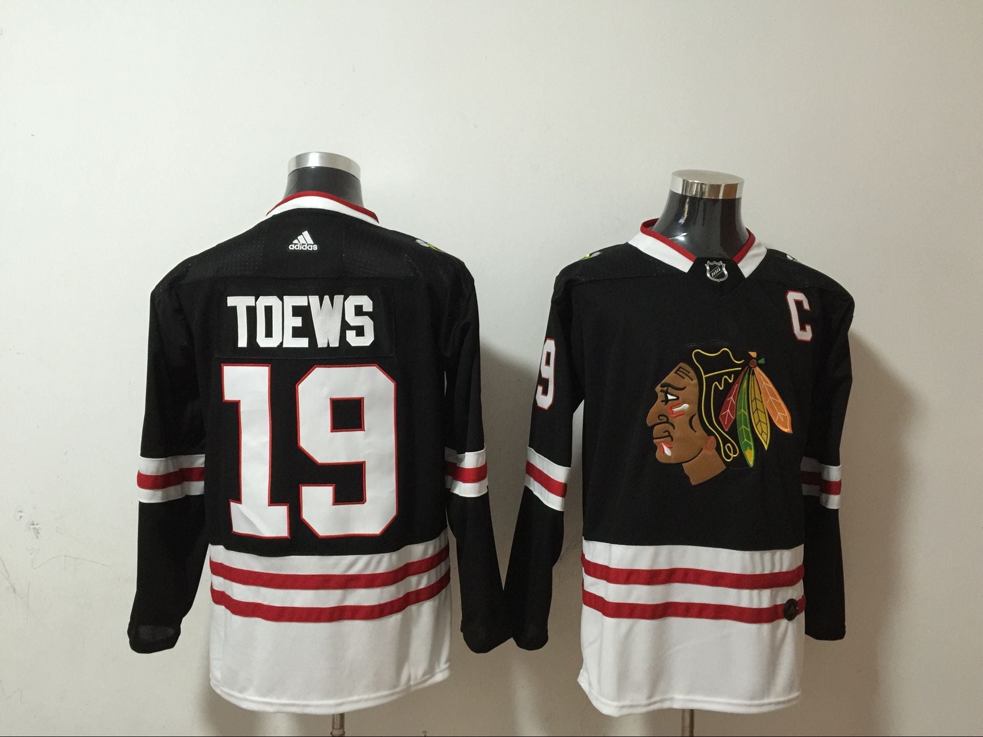Men's Chicago Blackhawks Jonathan Toews #19 Black Breakaway Player jersey