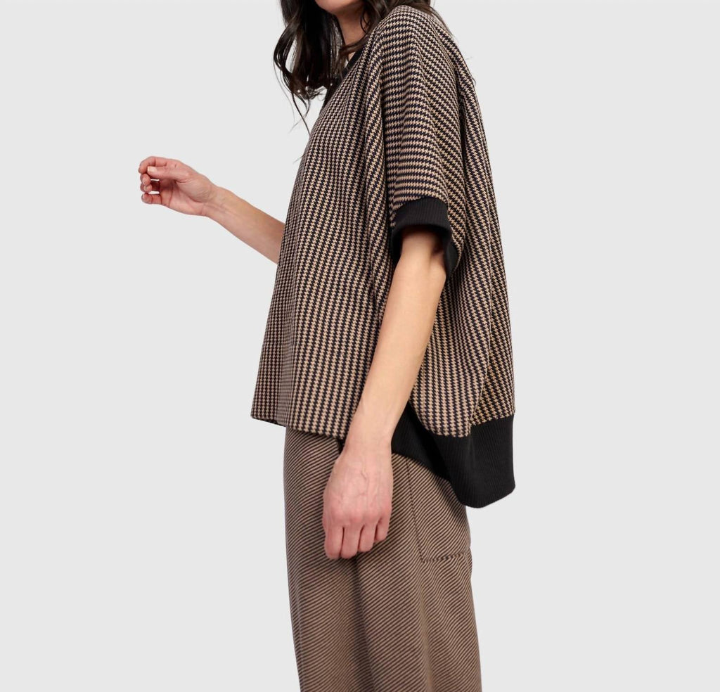 Yetta Rounded Top In Chocolate