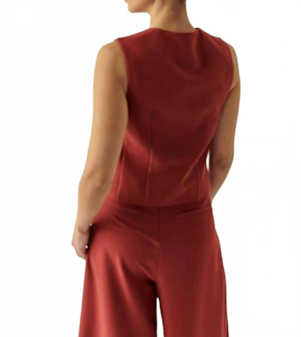 Elowyn Sleeveless Vest In Red