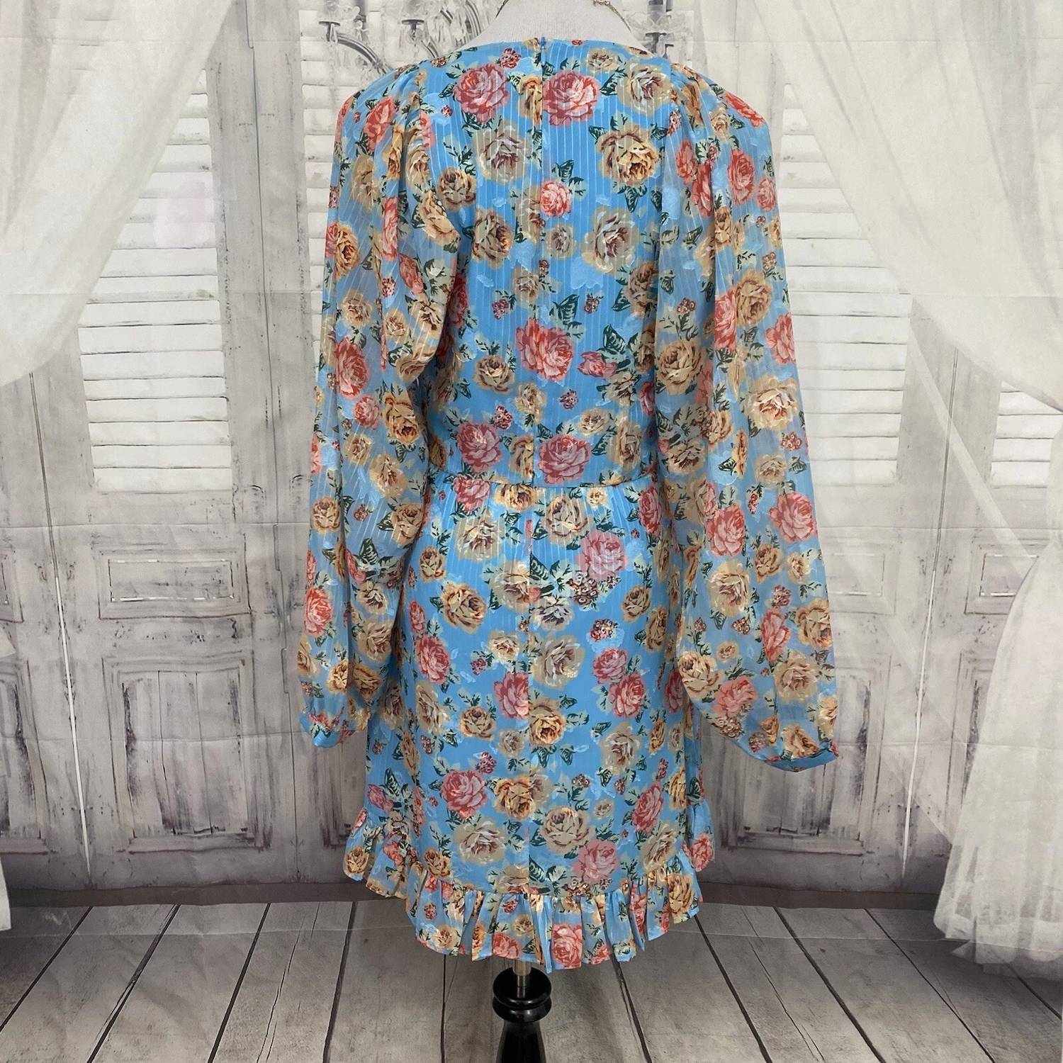 Vero Poet Sleeve Dress In Baby Blue