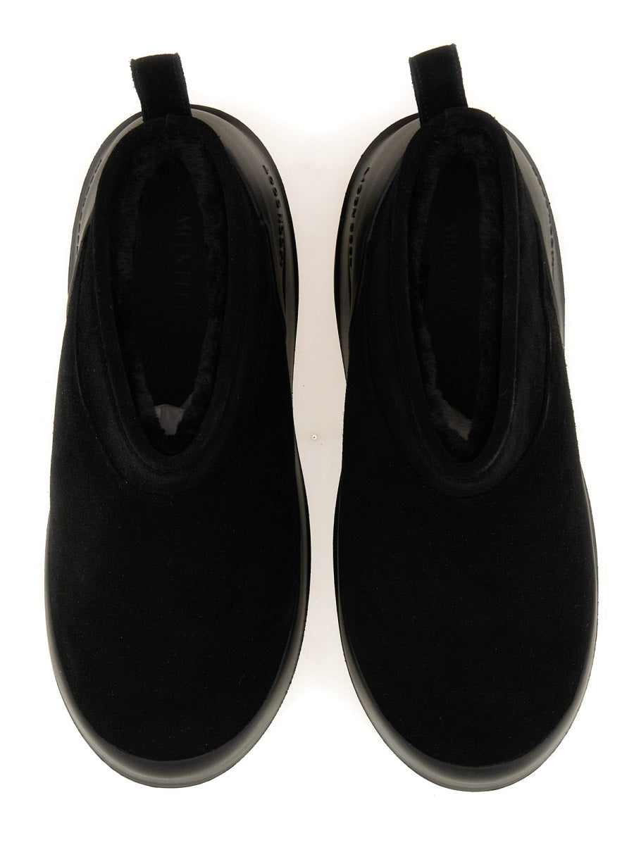 Low Ankle Black Boot With Streamlined Silhouette