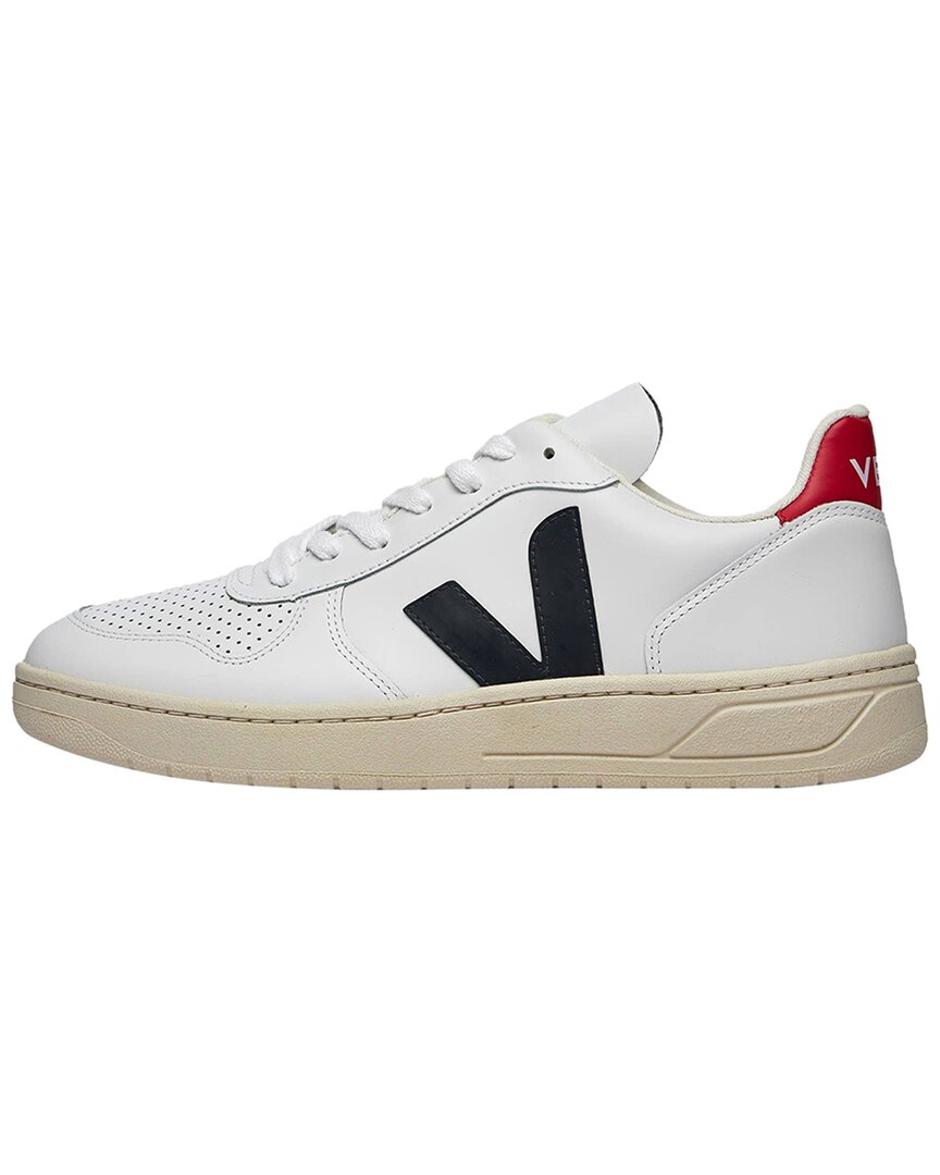 VEJA Classics Leather Sneaker