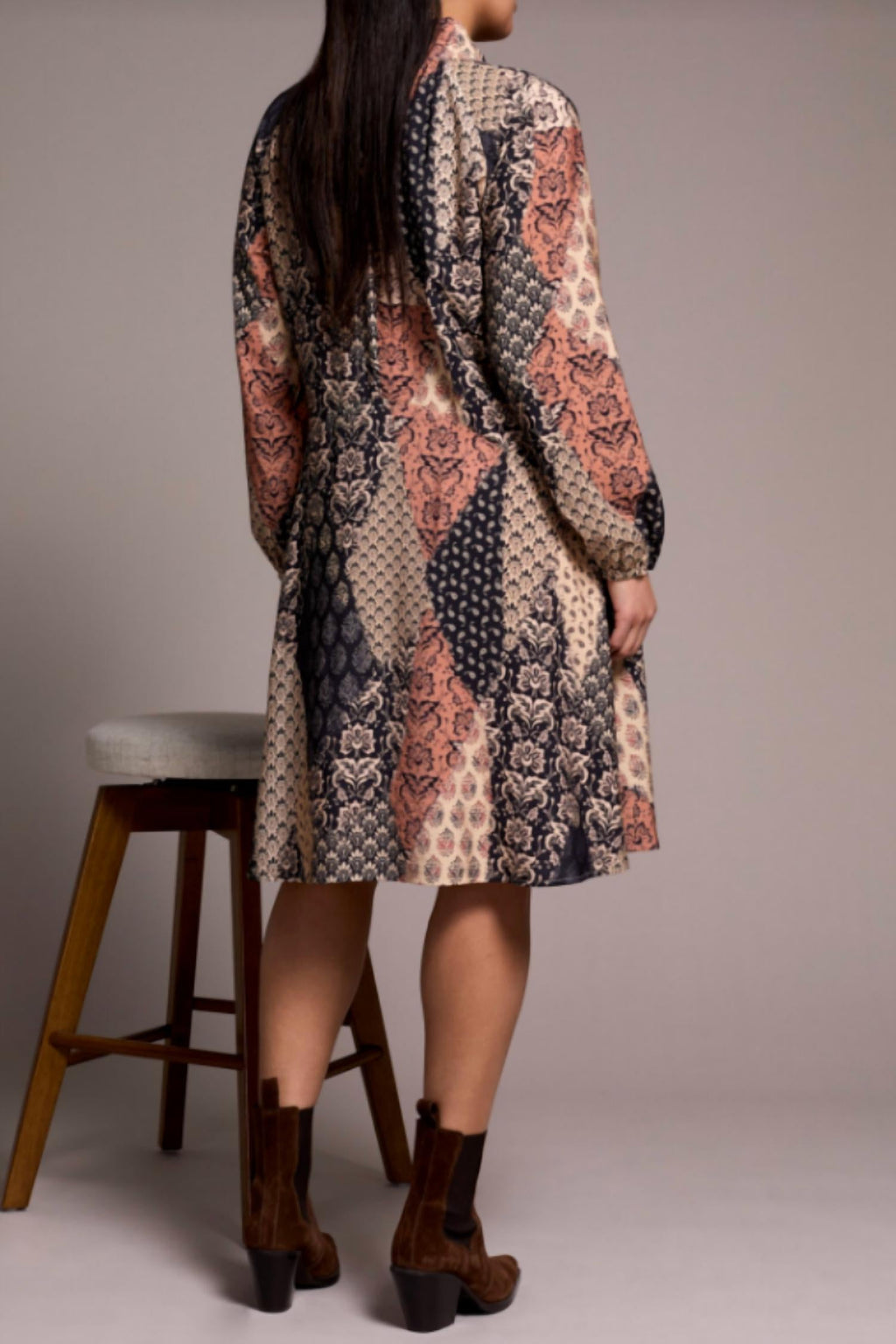 Raglan Sleeve Dress With Cut And Pockets In Almond Latte