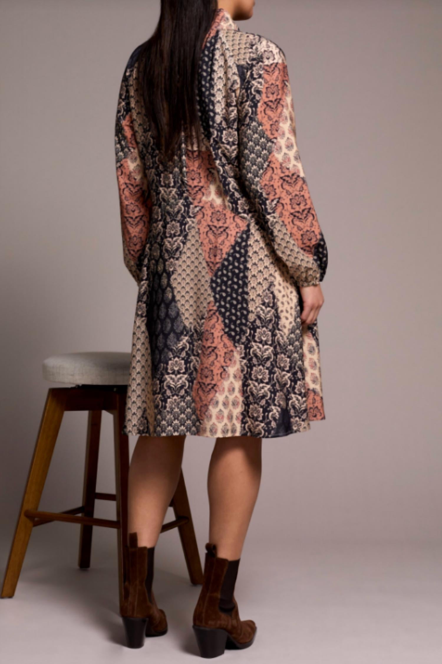 Raglan Sleeve Dress With Cut And Pockets In Almond Latte