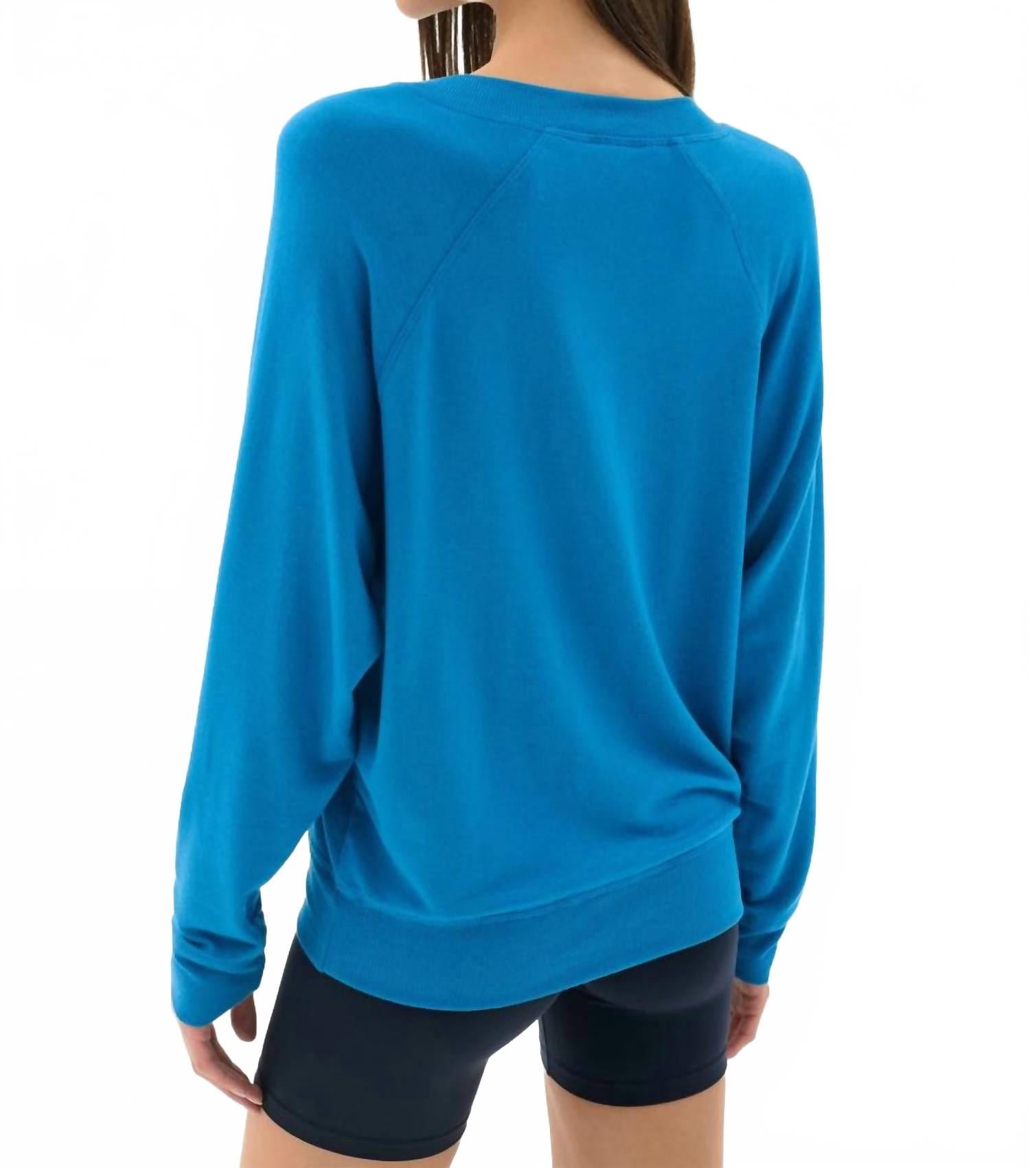 Bennie V-Neck Sweatshirt In Stone Blue