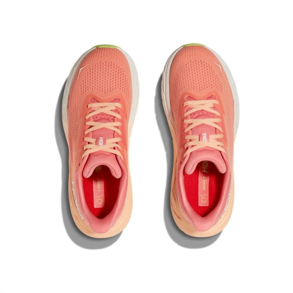 Women's Arahi 7 Running Shoes In Papaya/coral