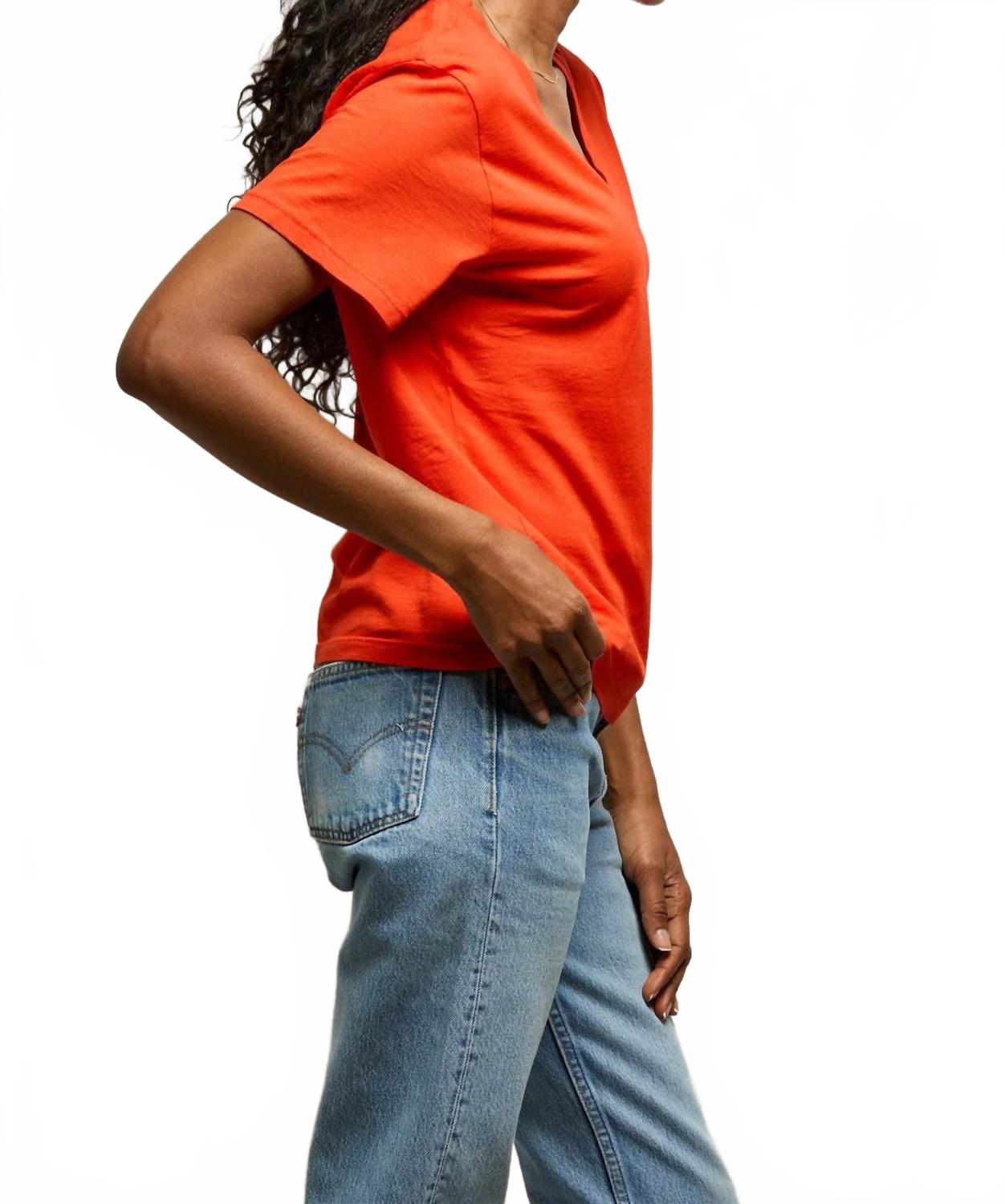 Hendrix V-Neck Tee In Tomato