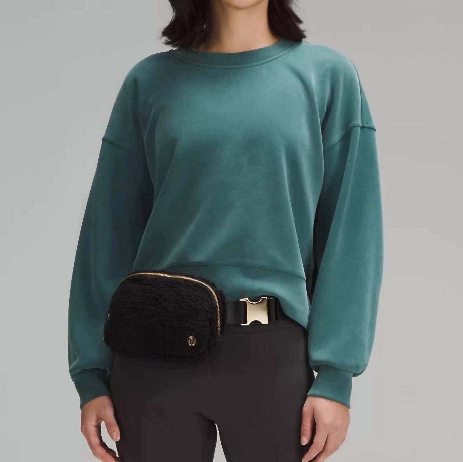 Unisex Everywhere Fleece Belt Bag In Black/ Gold