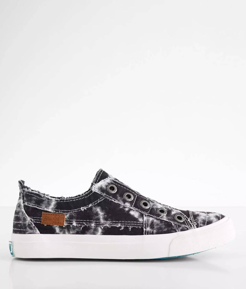 Women's Play Sneaker In Shadow Tie Dye