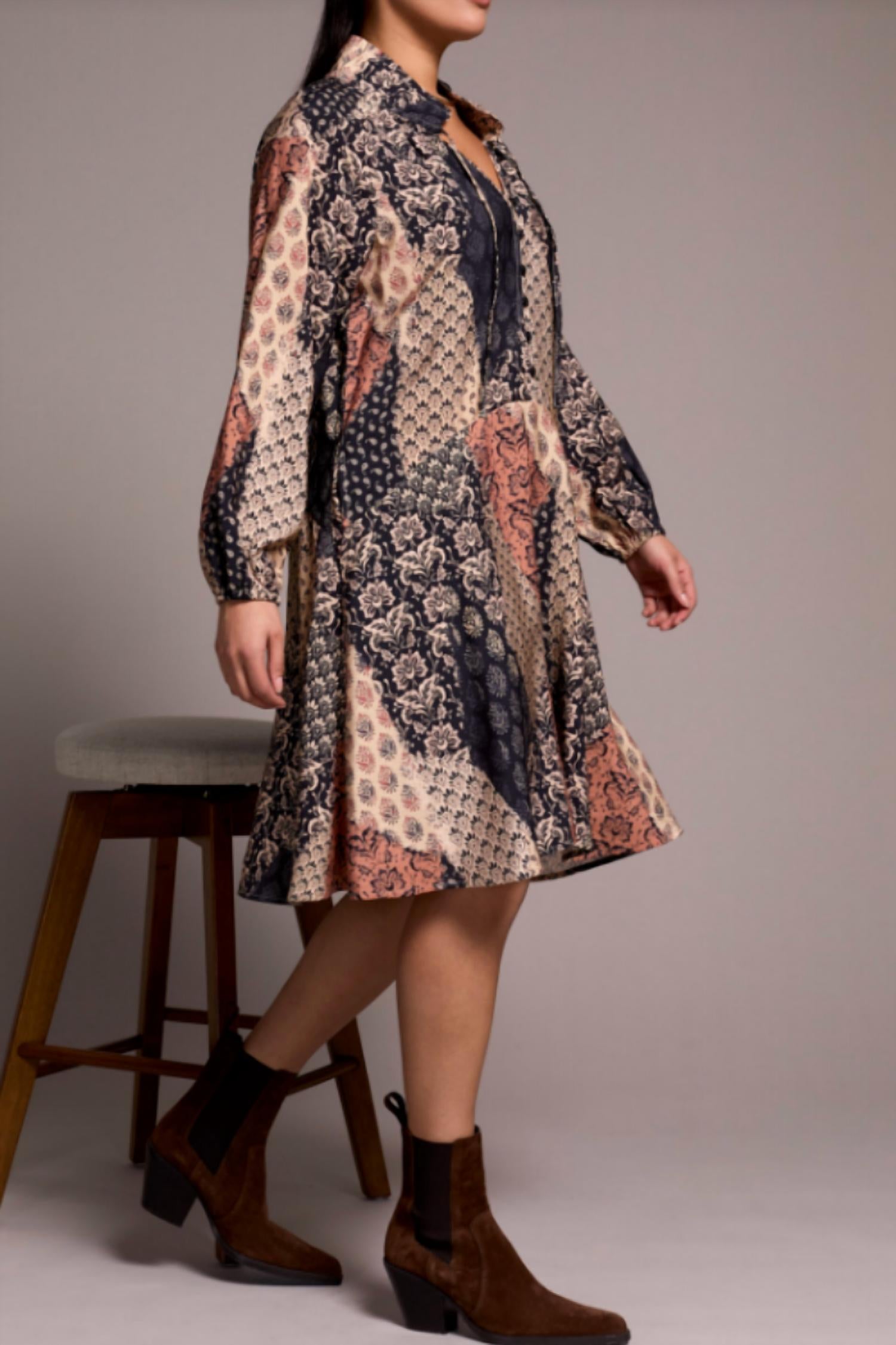 Raglan Sleeve Dress With Cut And Pockets In Almond Latte