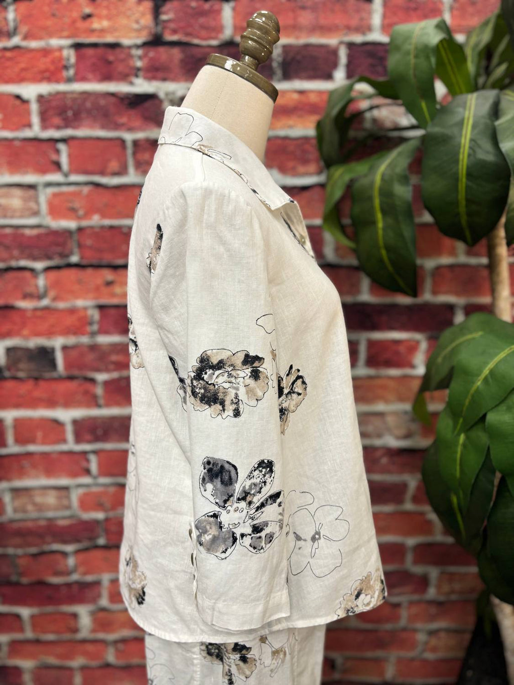 Watercolor Floral Swing Buttoned Shirt In Beige