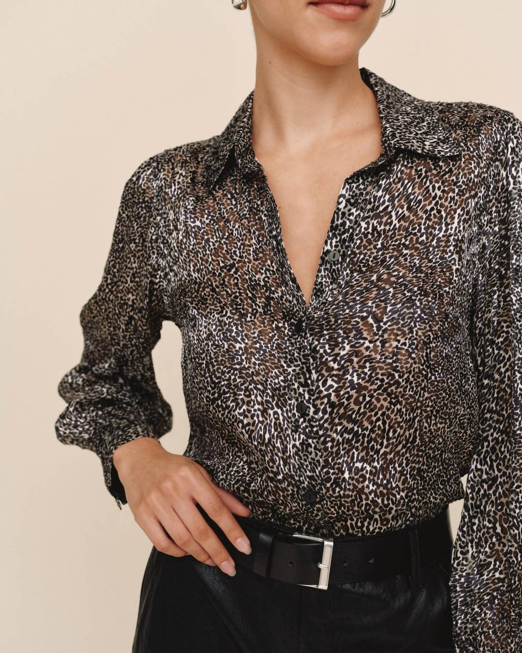 3/4 Bishop Sleeve Button Up In Silver Leopard