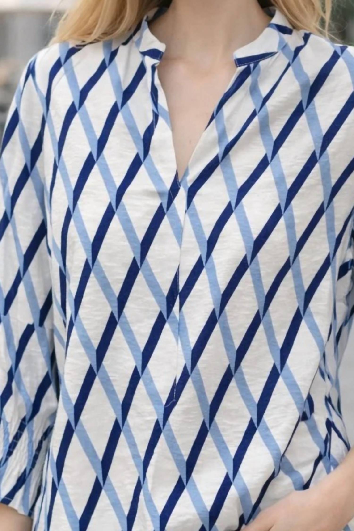 Diamond Pattern Top In White/blue