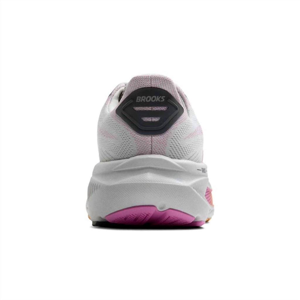 Women's Ghost 17 Shoe In Oyster/apricot/pink