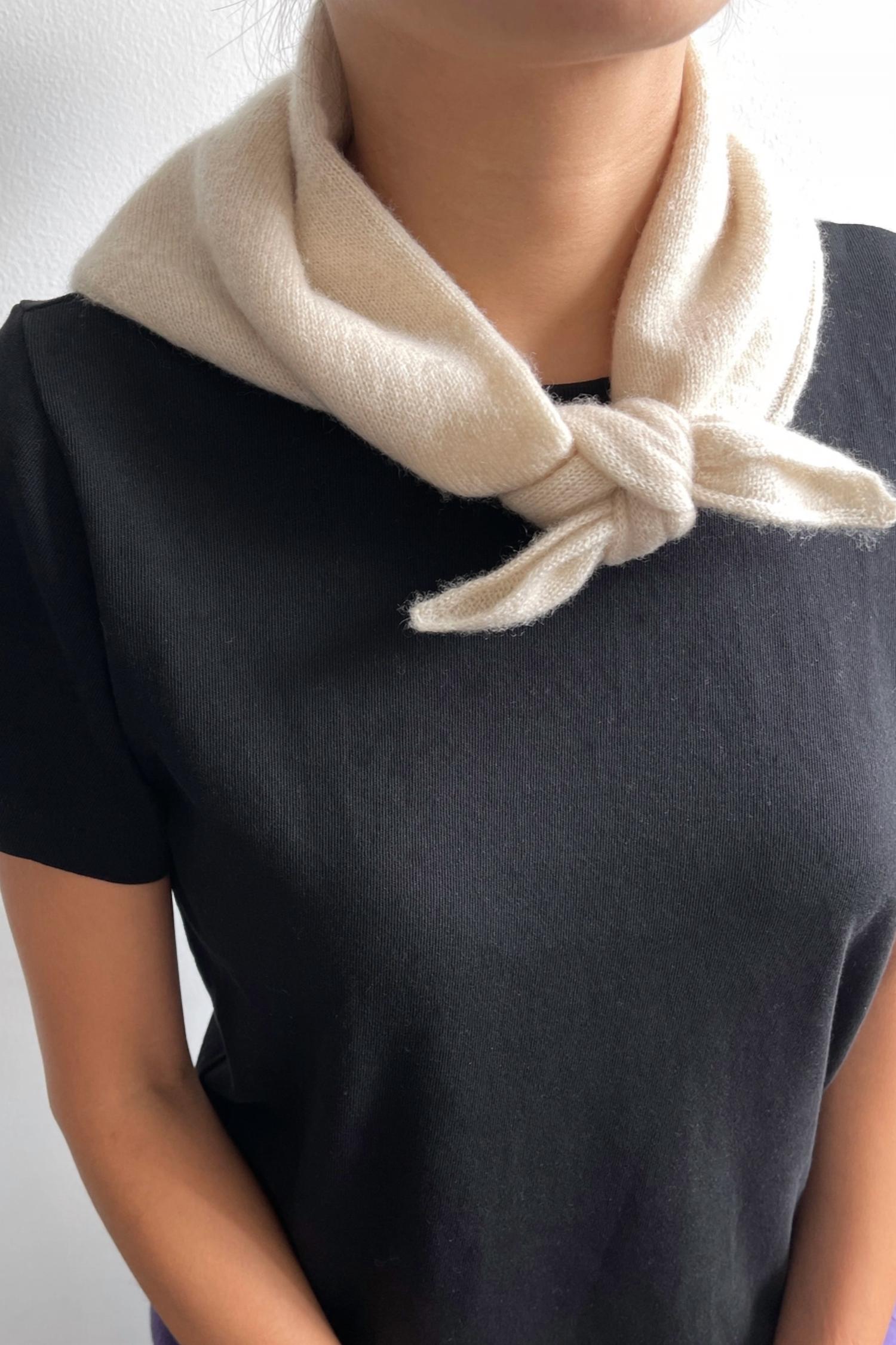Women's Cashmere Bandana In Oatmeal