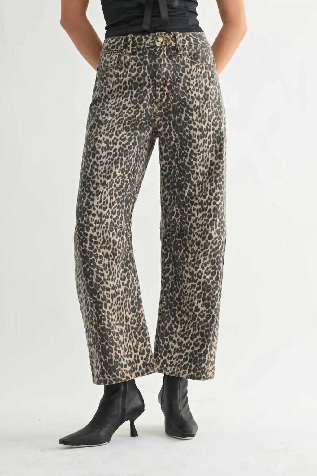High-Waisted Tapered Fit Barrel Jeans In Leopard Print