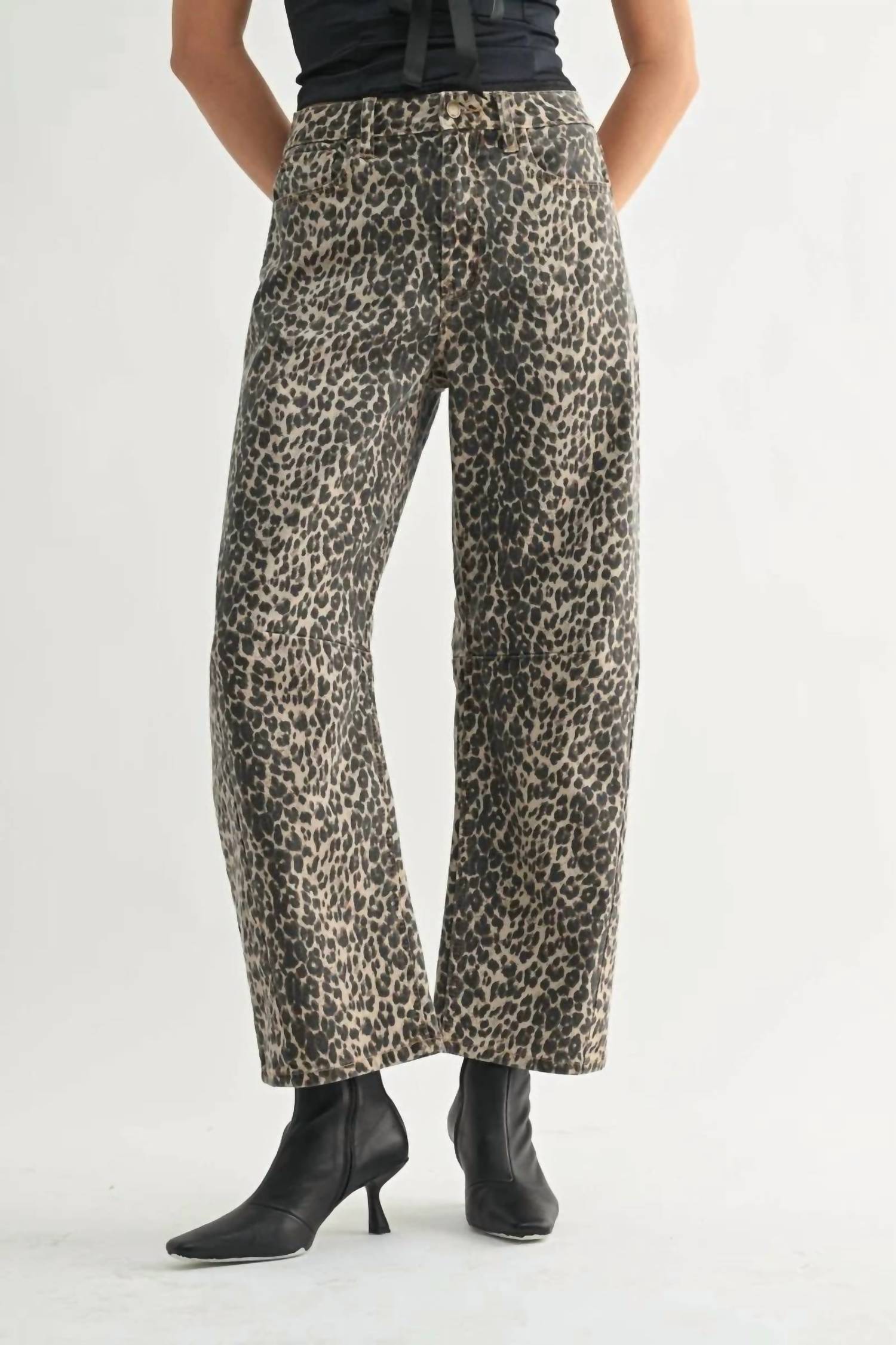 High-Waisted Tapered Fit Barrel Jeans In Leopard Print