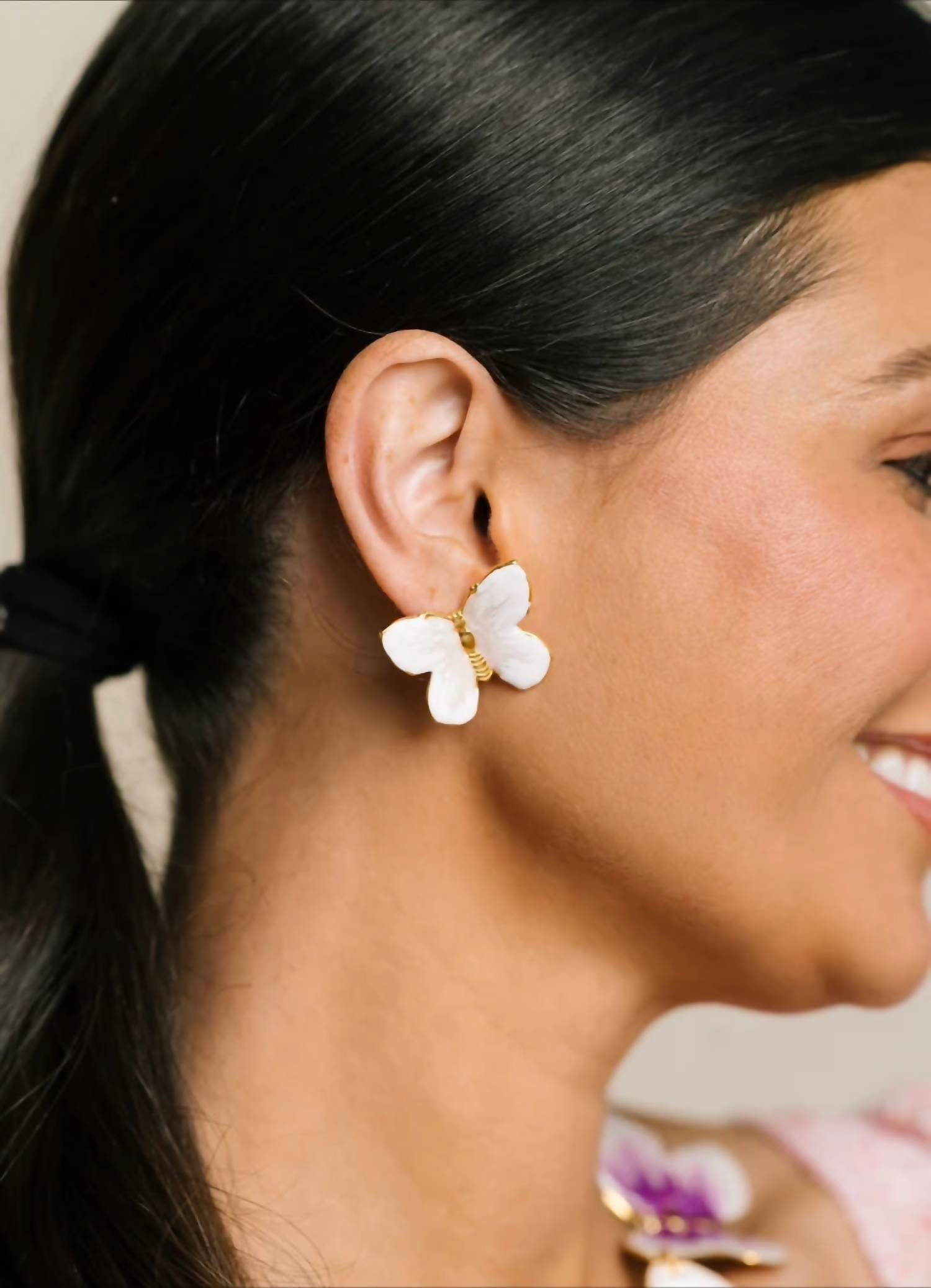 Women's Glassine Butterfly Earrings In White Pearl