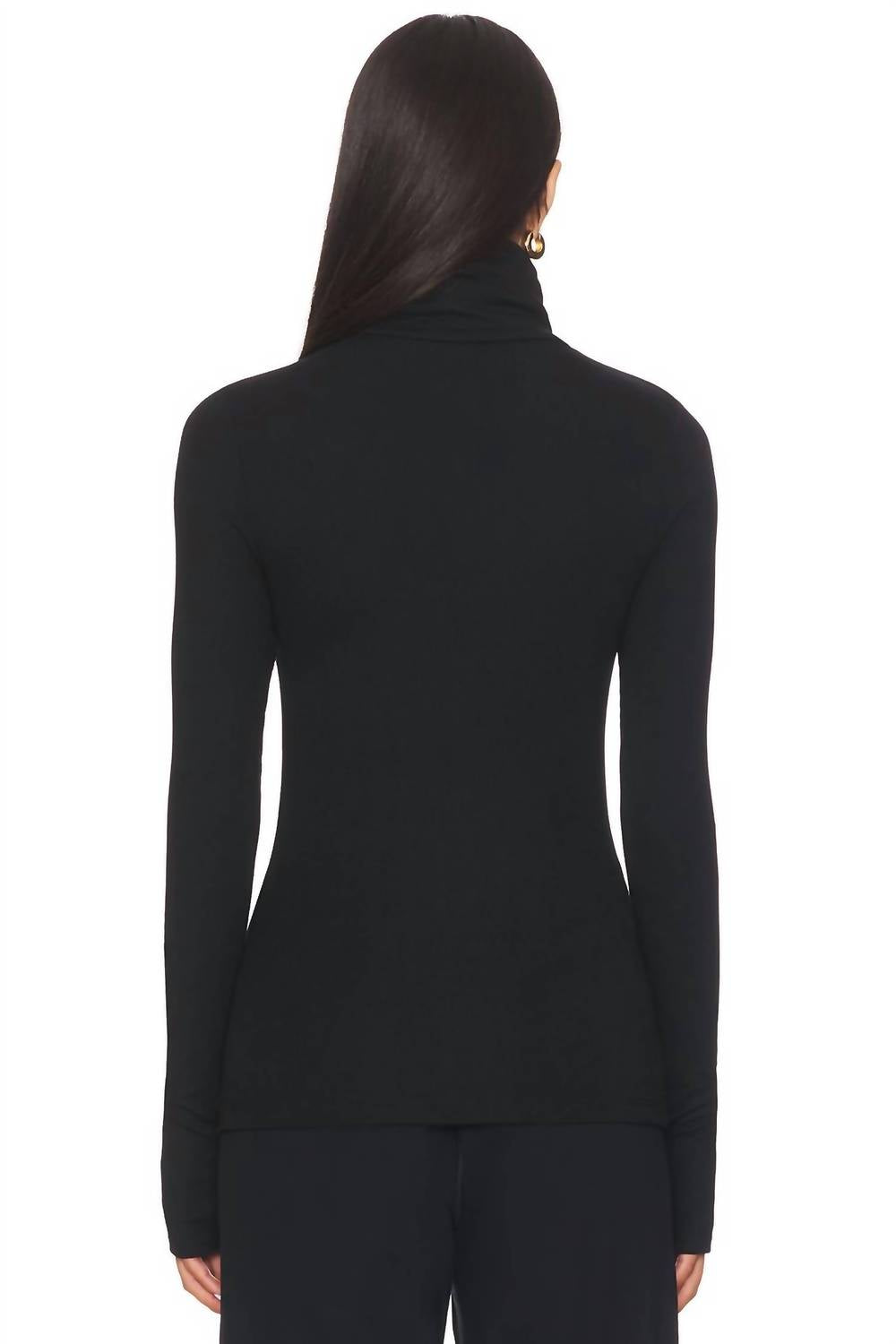 Lennon Rib Turtleneck Top In Black/white