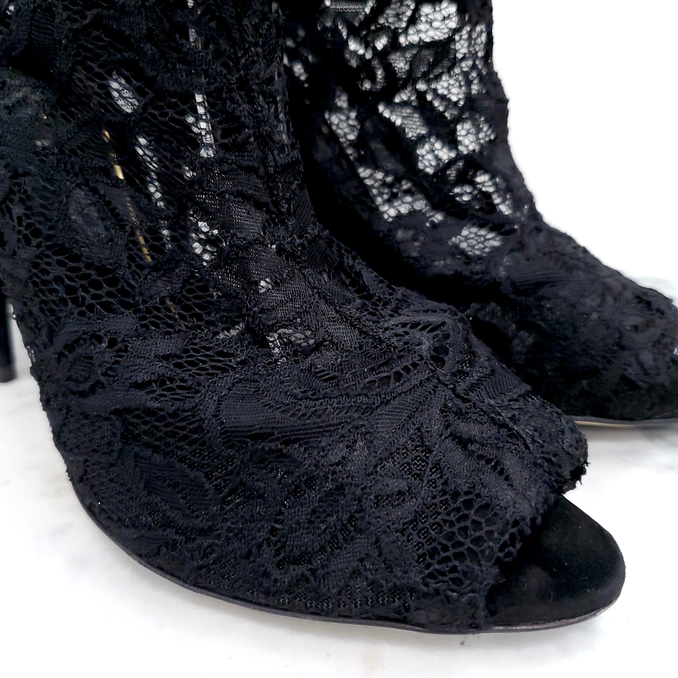 DOLCE & GABBANA LACE HEELS - SIZE 40