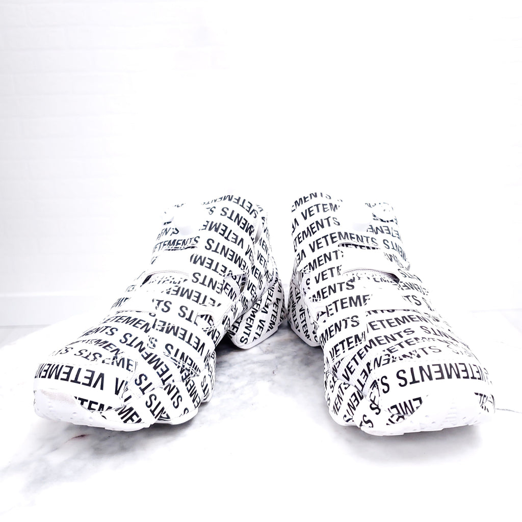 VETEMENTS X REEBOK LOGO SNEAKERS - SIZE 37.5