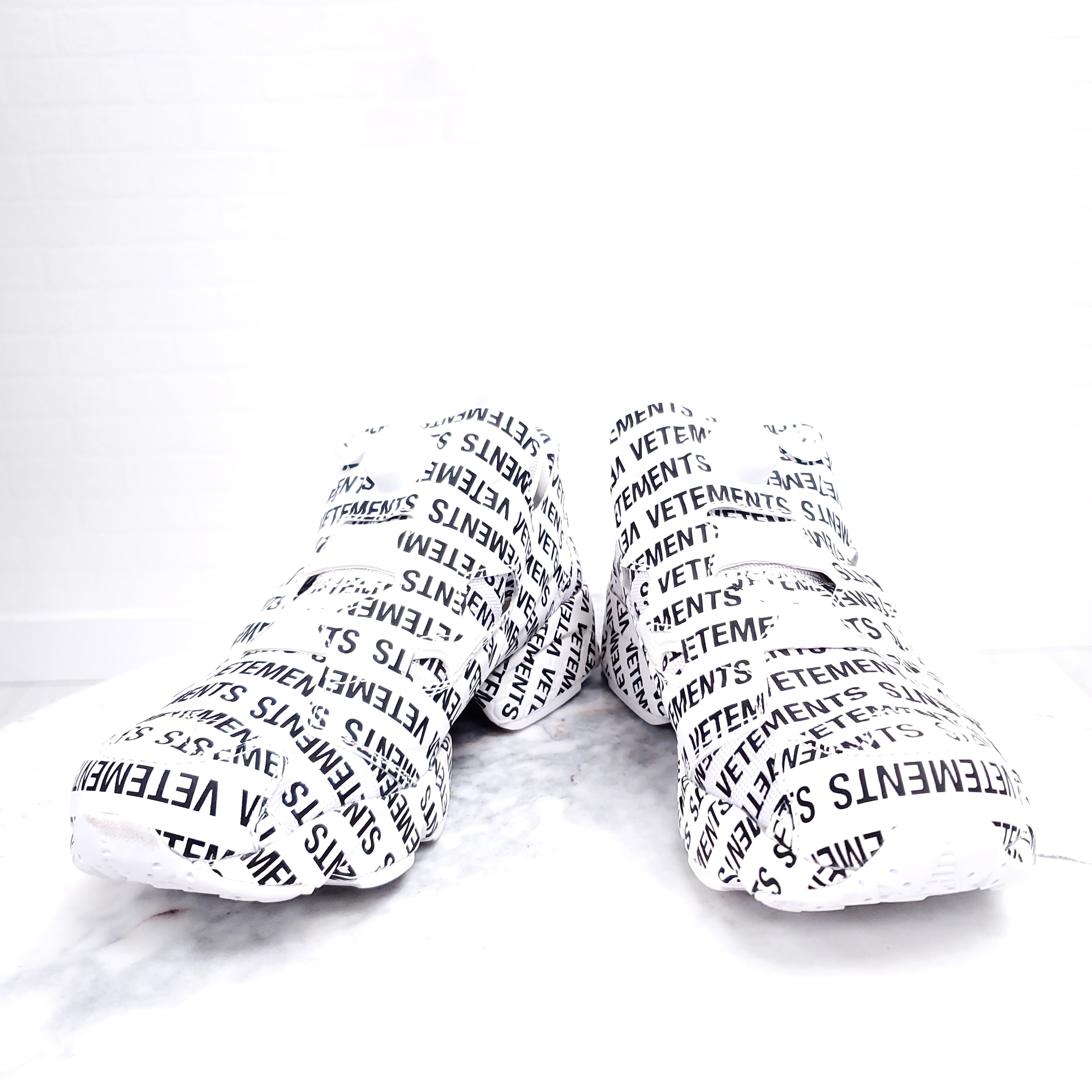 VETEMENTS X REEBOK LOGO SNEAKERS - SIZE 37.5