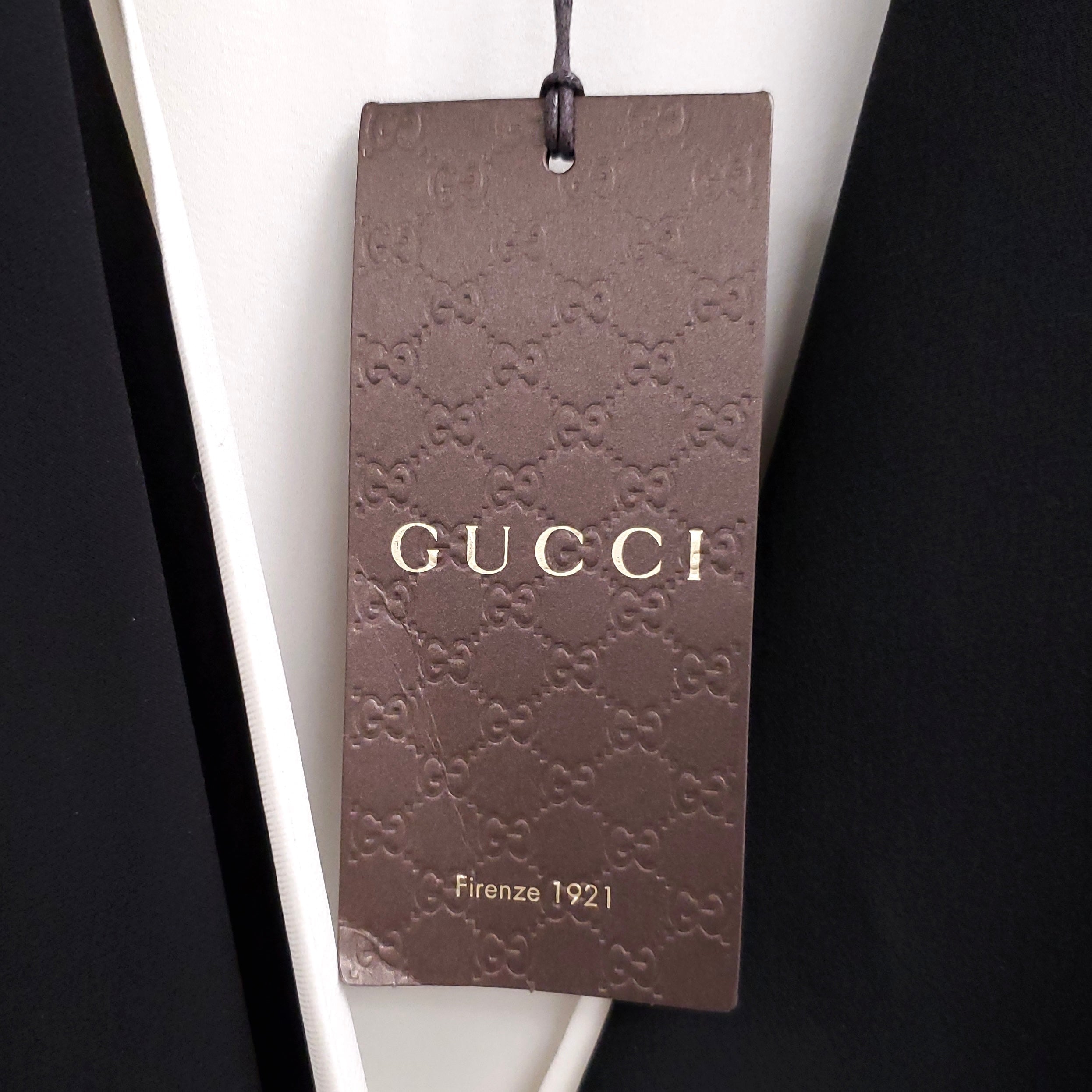 GUCCI BLACK & CREAM PLEATED DRESS WITH GREEN CRYSTAL CLASP ($6900) - SIZE 42