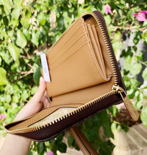 Michael Kors JetSet TravelContinental LongWallet Wristlet Brown