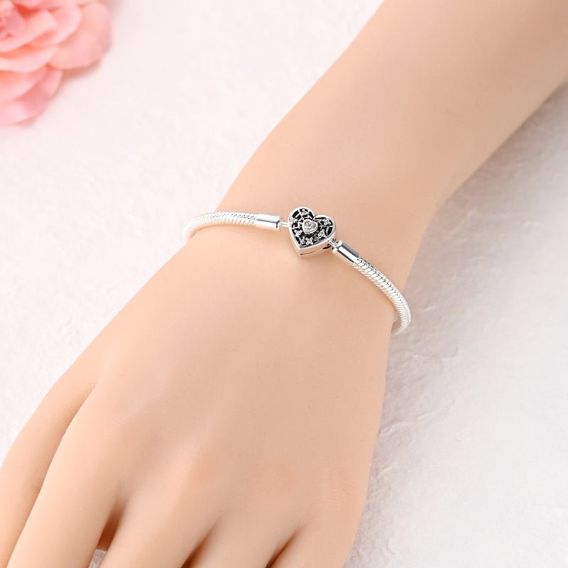 Sparkling Heart Clasp Snake Chain Bracelet