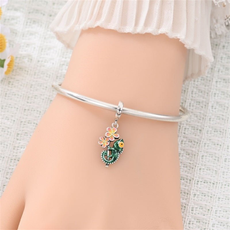 Temperature-Changing Chameleon & Flower Dangle Charm